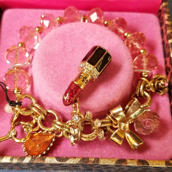 💄💋Betsey Johnson RARE & HARD TO FIND Lipstick Charm Bracelet - NWT&B💋💄 - Picture 1 of 15